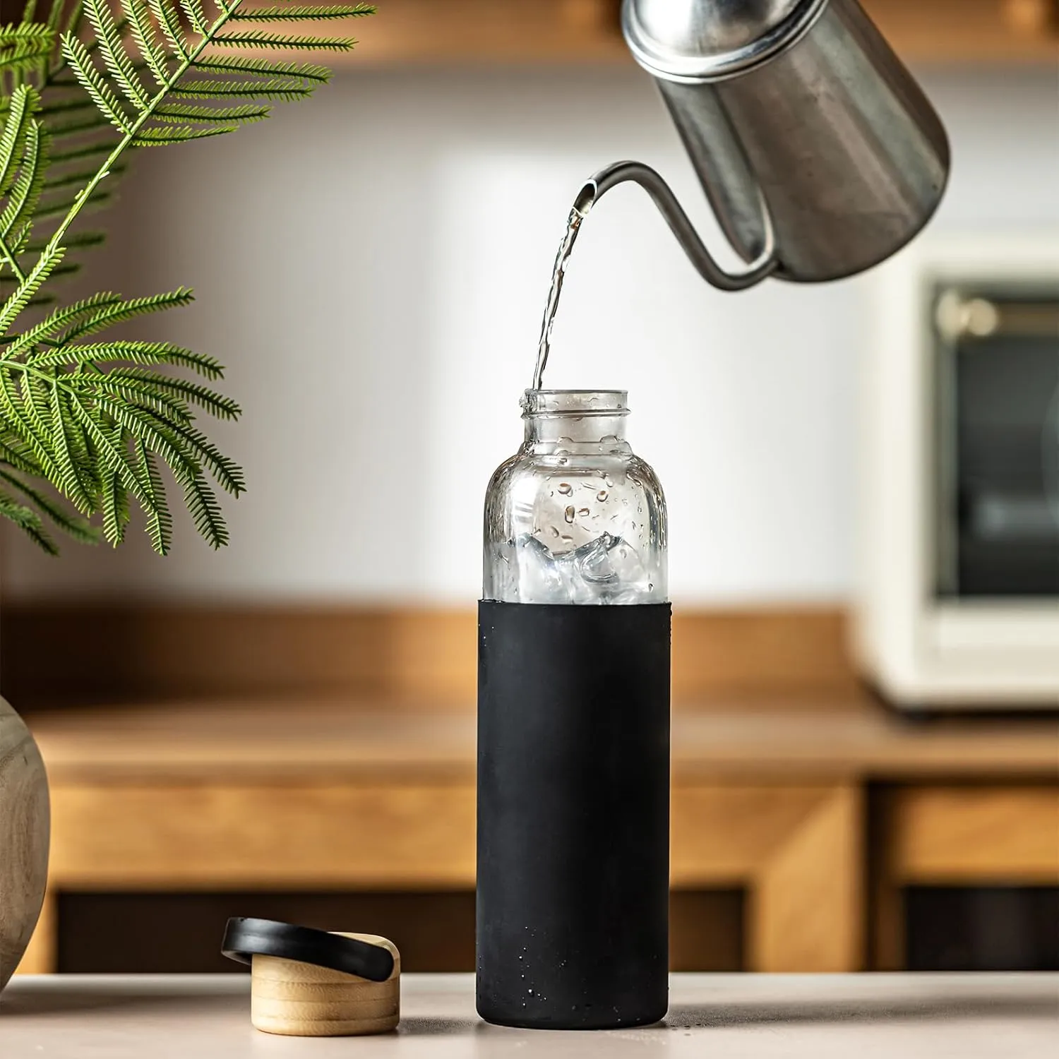 21oz Borosilicate Glass Water Bottle with Non-Slip Sleeve & Leak-Proof Lid-Reusable Drink Bottle for Office,Travel,Gym,Hiking-Ideal Gift for Home,Car & Fitness Enthusiasts (Pink Black)