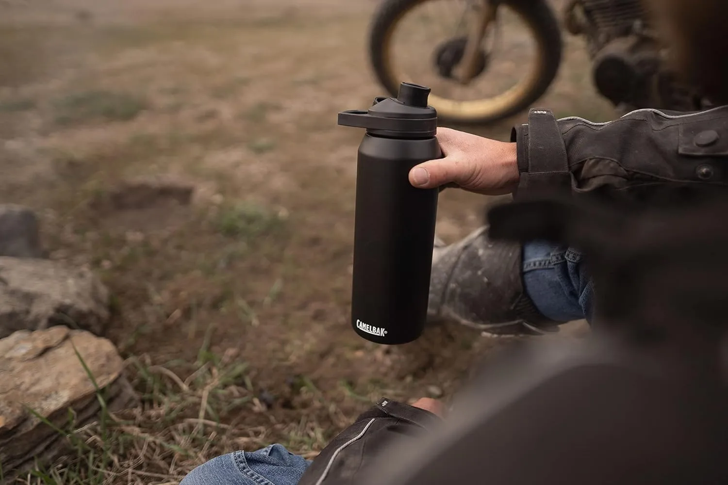 CamelBak Chute Mag 32oz Vacuum Insulated Stainless Steel Water Bottle, Coastal