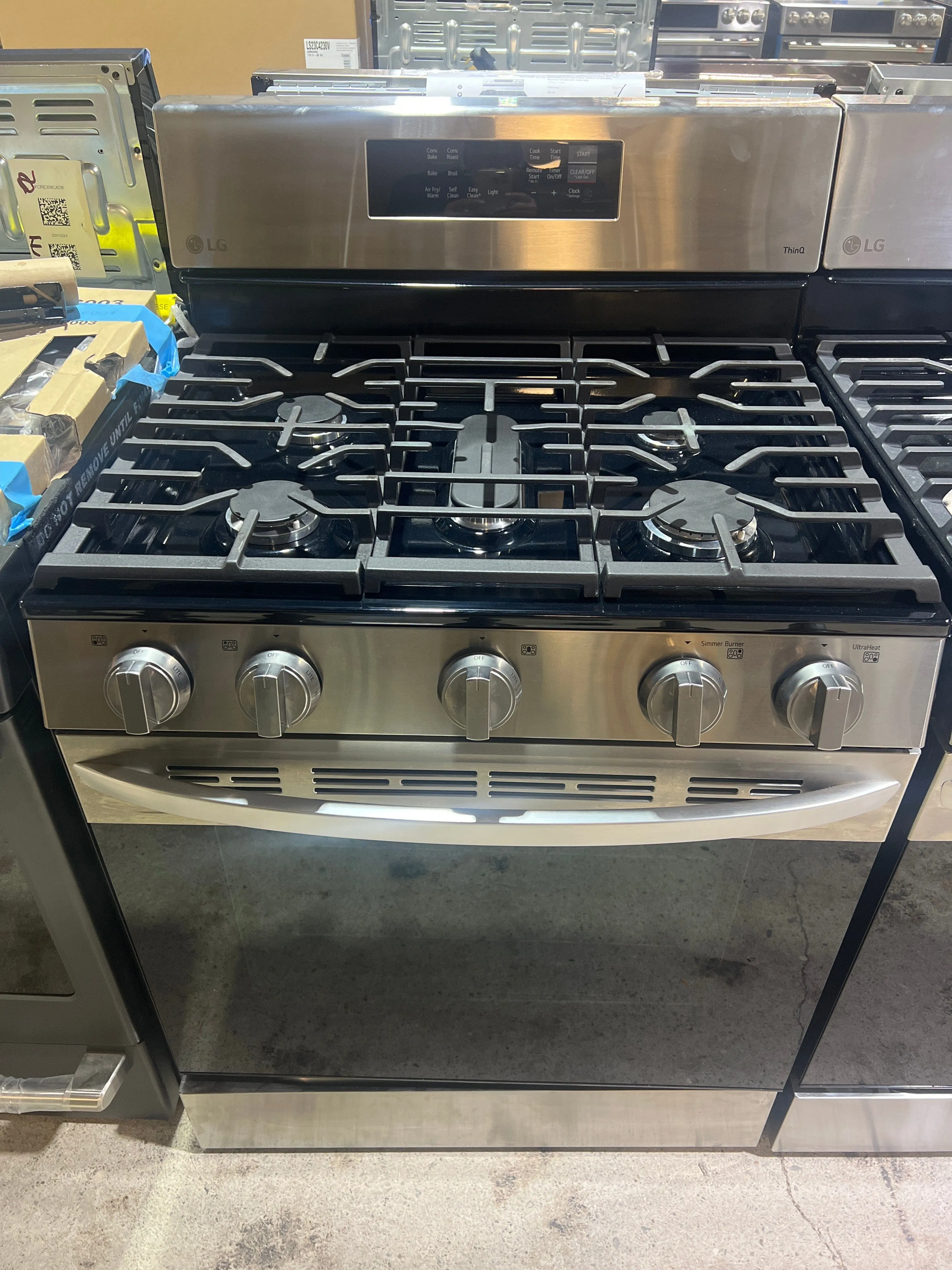 LG 30" 5.8 Cu. Ft. True Convection 5-Burner Freestanding Gas Air Fry Range (LRGL5825F) – Stainless