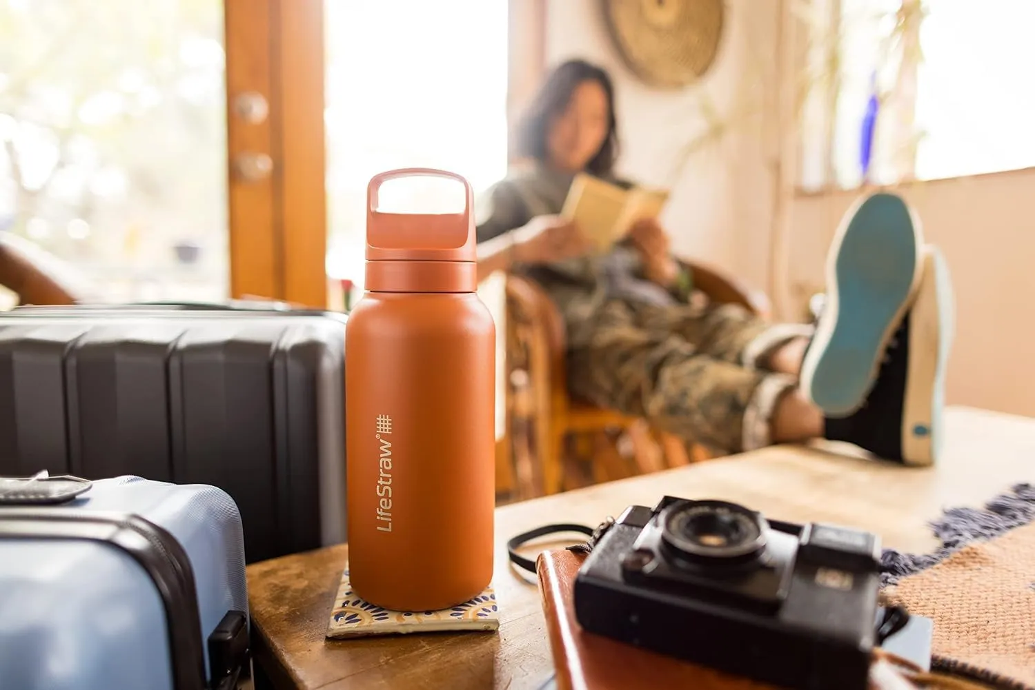 LifeStraw Go Series — Insulated Stainless Steel Water Filter Bottle for Travel and Everyday Use Removes Bacteria, Parasites and Microplastics, Improves Taste, 1L Polar White