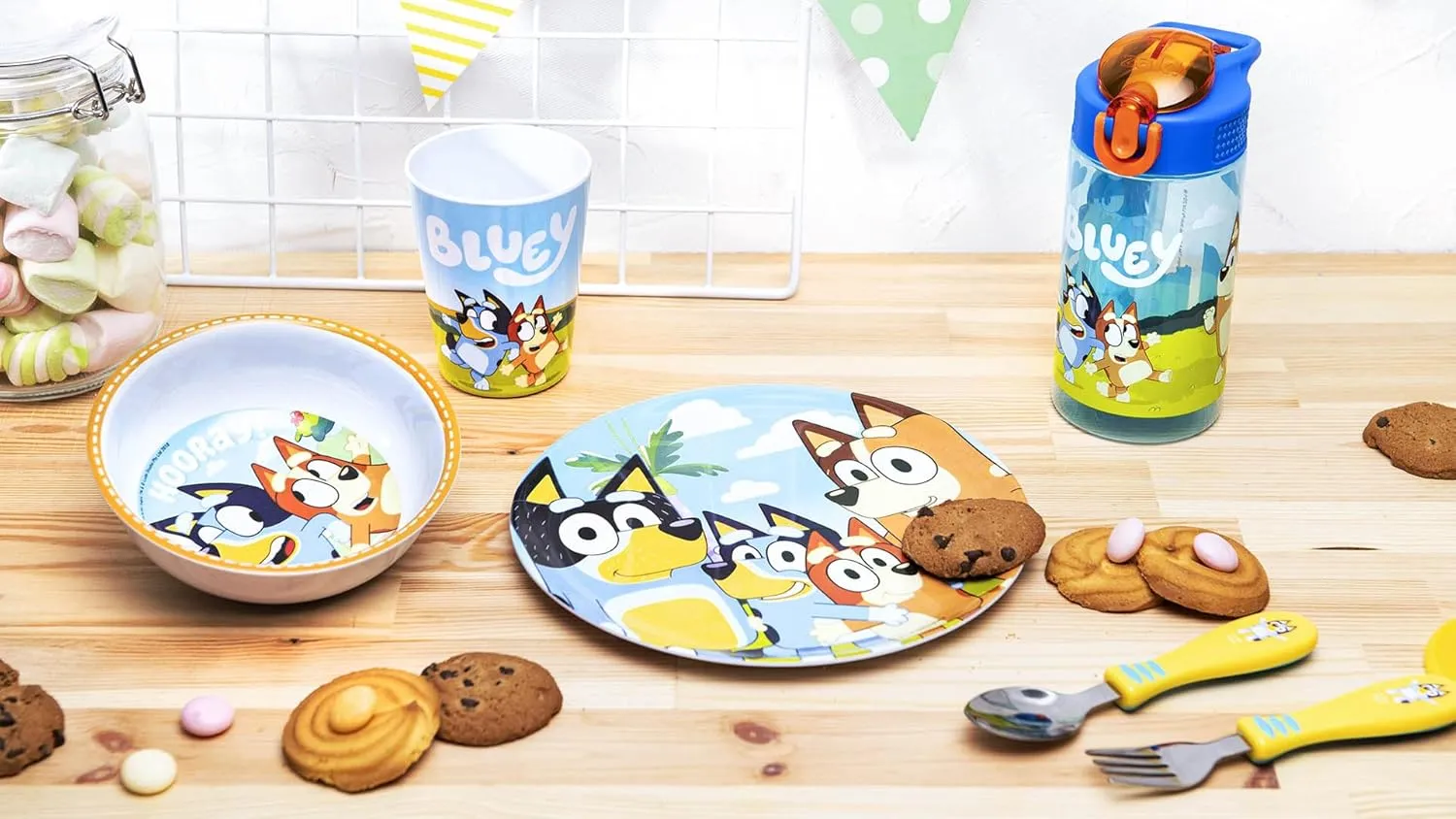Zak Designs Bluey Kids Dinnerware Set Includes Plate, Bowl, Tumbler, Water Bottle, and Utensil Tableware, Made of Durable Material and Perfect for Kids (6 Piece Gift Set, Non-BPA)