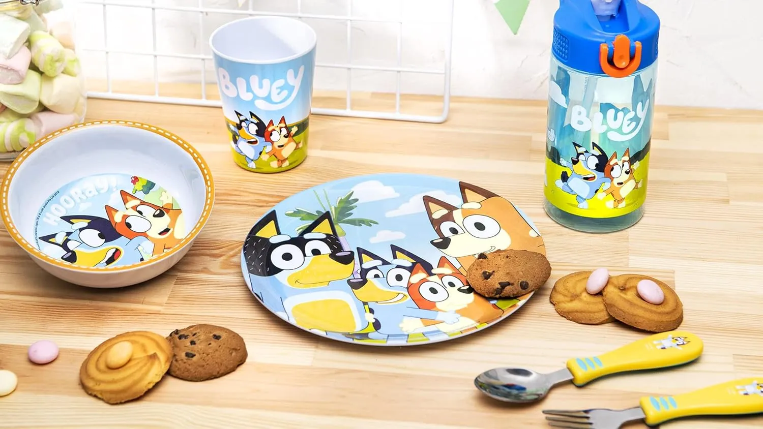 Zak Designs Bluey Kids Dinnerware Set Includes Plate, Bowl, Tumbler, Water Bottle, and Utensil Tableware, Made of Durable Material and Perfect for Kids (6 Piece Gift Set, Non-BPA)