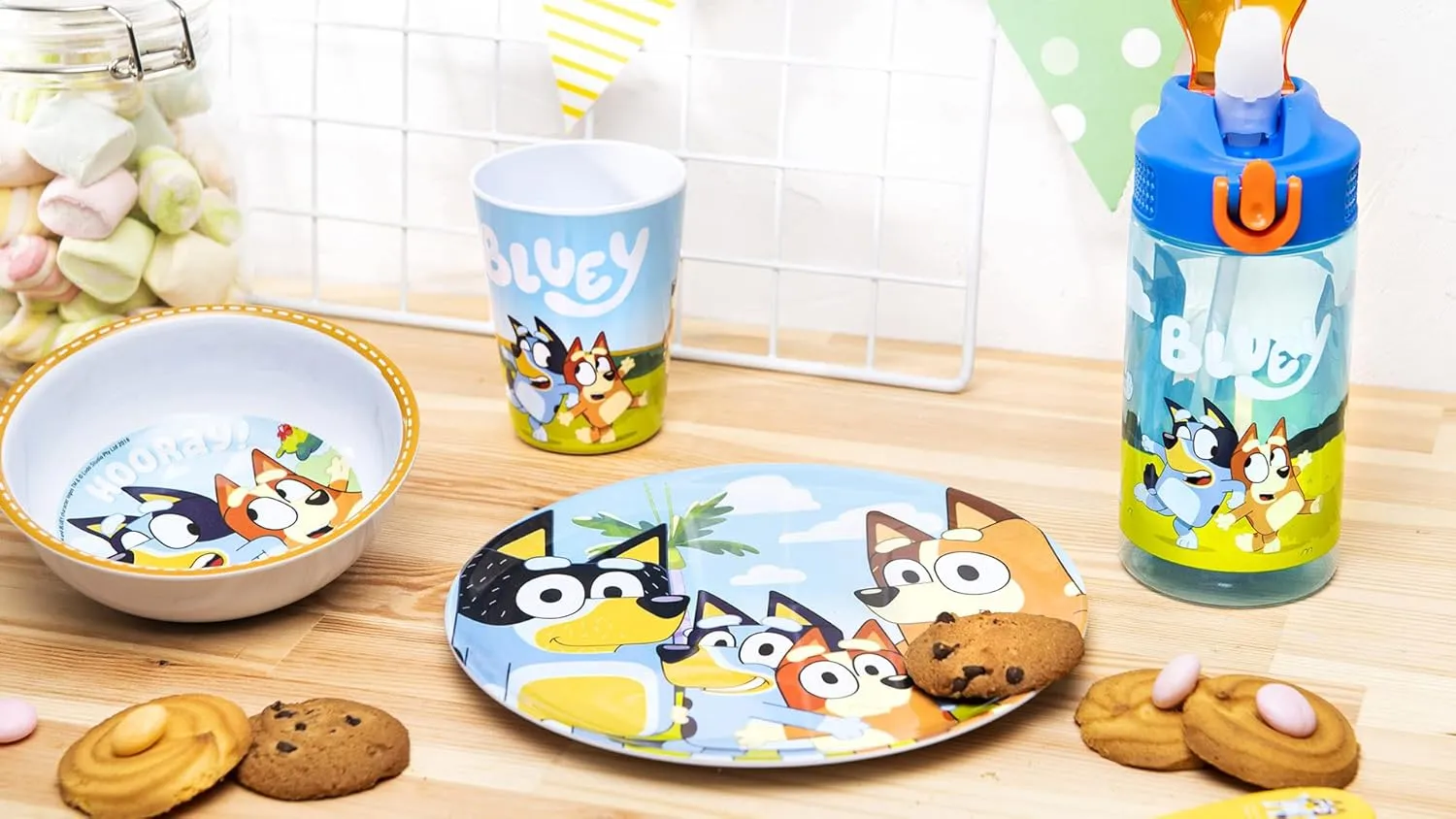 Zak Designs Bluey Kids Dinnerware Set Includes Plate, Bowl, Tumbler, Water Bottle, and Utensil Tableware, Made of Durable Material and Perfect for Kids (6 Piece Gift Set, Non-BPA)