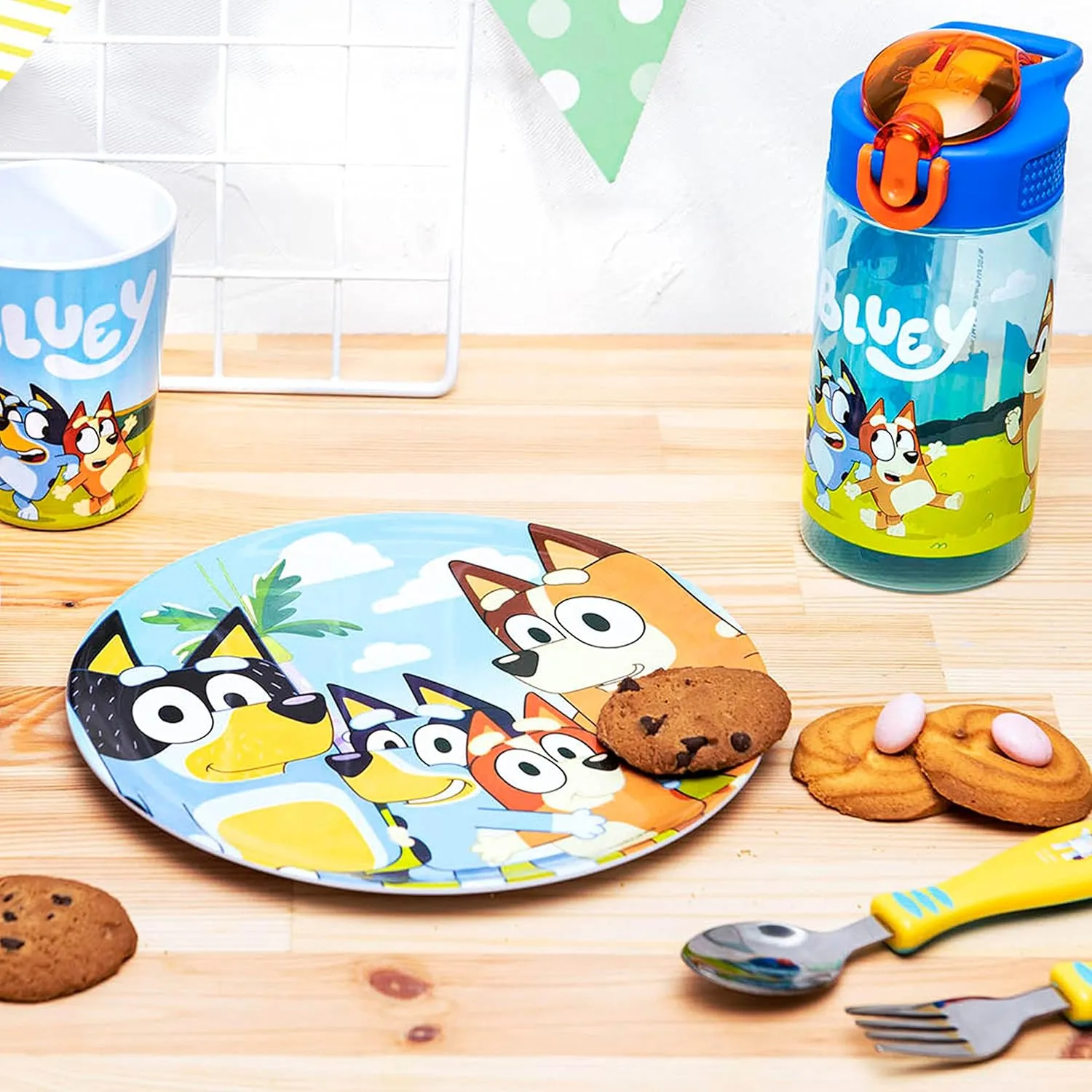 Zak Designs Bluey Kids Dinnerware Set Includes Plate, Bowl, Tumbler, Water Bottle, and Utensil Tableware, Made of Durable Material and Perfect for Kids (6 Piece Gift Set, Non-BPA)